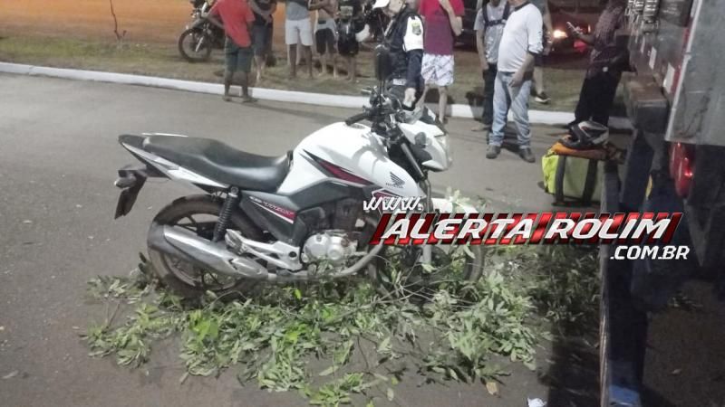 Delivery foi socorrido com ferimento na cabeça após bater na traseira de carreta que estava imobilizada na via, em Rolim de Moura Delivery foi socorrido com ferimento na cabeça após bater na traseira de carreta que estava imobilizada na via, em Rolim de Moura