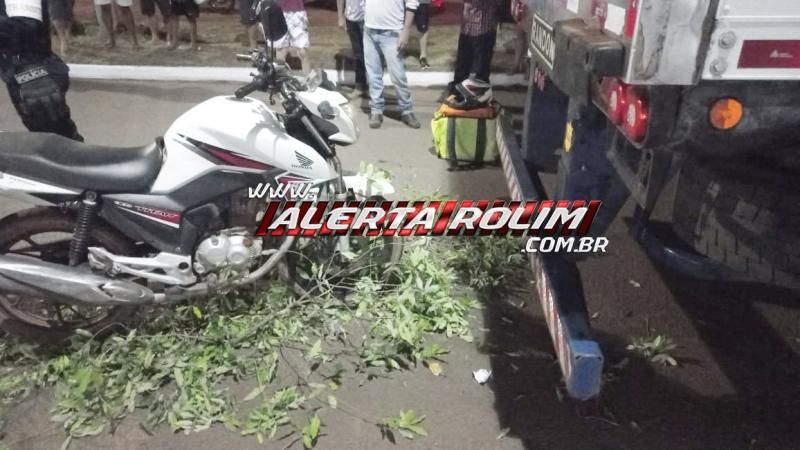 Delivery foi socorrido com ferimento na cabeça após bater na traseira de carreta que estava imobilizada na via, em Rolim de Moura Delivery foi socorrido com ferimento na cabeça após bater na traseira de carreta que estava imobilizada na via, em Rolim de Moura