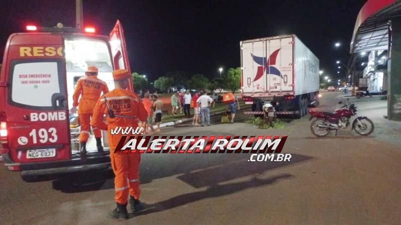 Delivery foi socorrido com ferimento na cabeça após bater na traseira de carreta que estava imobilizada na via, em Rolim de Moura Delivery foi socorrido com ferimento na cabeça após bater na traseira de carreta que estava imobilizada na via, em Rolim de Moura