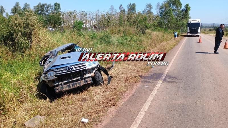 Duas pessoas foram socorridas após capotamento de camioneta na RO 010 entre Rolim de Moura e Nova Estrela Duas pessoas foram socorridas após capotamento de camioneta na RO 010 entre Rolim de Moura e Nova Estrela