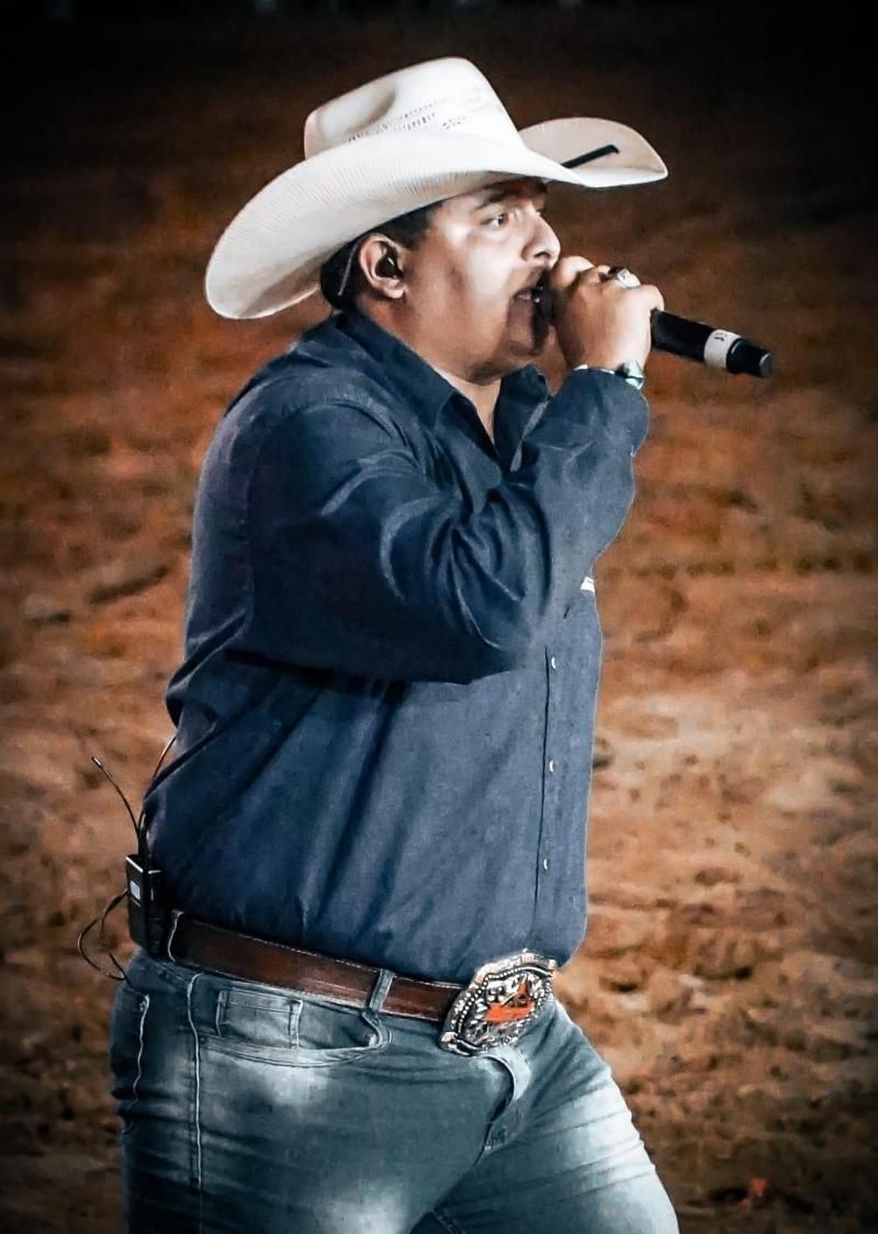 Marcos Natan: A Voz que Encanta e Emociona na 35ª Expoagro de Rolim de Moura Marcos Natan: A Voz que Encanta e Emociona na 35ª Expoagro de Rolim de Moura