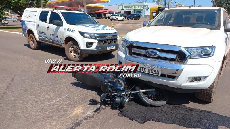Motociclista foi atingido por caminhonete nessa manhã no Centro de Rolim de Moura Motociclista foi atingido por caminhonete nessa manhã no Centro de Rolim de Moura