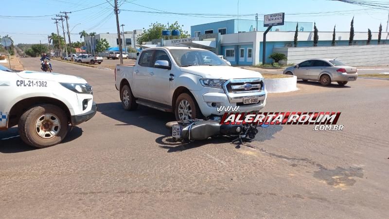 Motociclista foi atingido por caminhonete nessa manhã no Centro de Rolim de Moura Motociclista foi atingido por caminhonete nessa manhã no Centro de Rolim de Moura