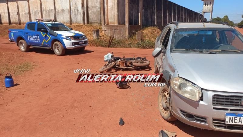 Mulher foi socorrida após colisão entre carro e moto no bairro Cidade Alta, em Rolim de Moura Mulher foi socorrida após colisão entre carro e moto no bairro Cidade Alta, em Rolim de Moura