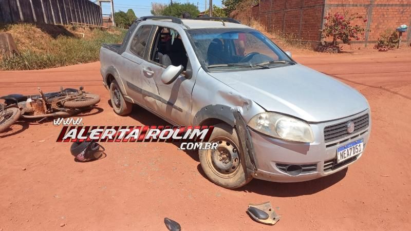 Mulher foi socorrida após colisão entre carro e moto no bairro Cidade Alta, em Rolim de Moura Mulher foi socorrida após colisão entre carro e moto no bairro Cidade Alta, em Rolim de Moura
