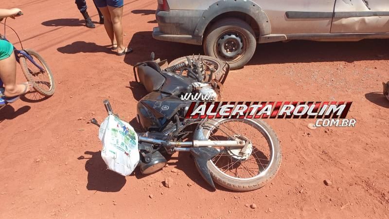 Mulher foi socorrida após colisão entre carro e moto no bairro Cidade Alta, em Rolim de Moura Mulher foi socorrida após colisão entre carro e moto no bairro Cidade Alta, em Rolim de Moura