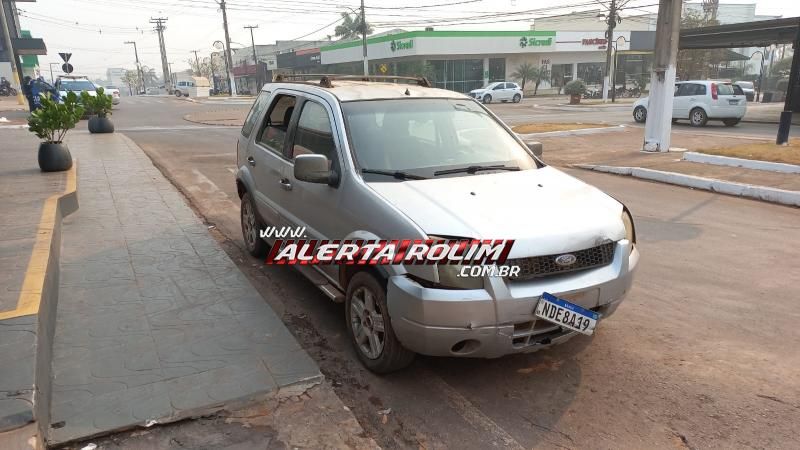 Acidente de trânsito em rotatória foi registrado nessa manhã, em Rolim de Moura Acidente de trânsito em rotatória foi registrado nessa manhã, em Rolim de Moura