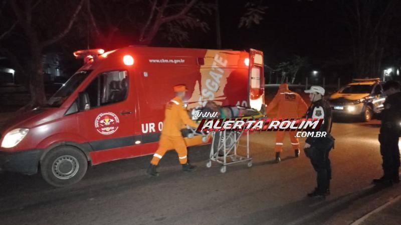 Ciclista sofreu fratura exposta em uma das pernas ao ser atingido por motociclista que se evadiu do local após o acidente, em Rolim de Moura Ciclista sofreu fratura exposta em uma das pernas ao ser atingido por motociclista que se evadiu do local após o acidente, em Rolim de Moura