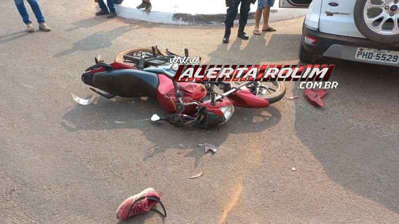Condutor e passageiro de moto foram socorridos após acidente de trânsito, em Rolim de Moura Condutor e passageiro de moto foram socorridos após acidente de trânsito, em Rolim de Moura