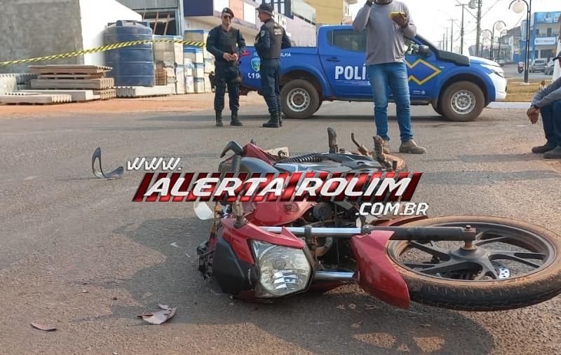 Condutor e passageiro de moto foram socorridos após acidente de trânsito, em Rolim de Moura Condutor e passageiro de moto foram socorridos após acidente de trânsito, em Rolim de Moura
