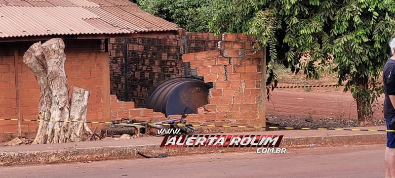 Grave acidente de trânsito foi registrado nessa tarde no bairro Olímpico, em Rolim de Moura Grave acidente de trânsito foi registrado nessa tarde no bairro Olímpico, em Rolim de Moura