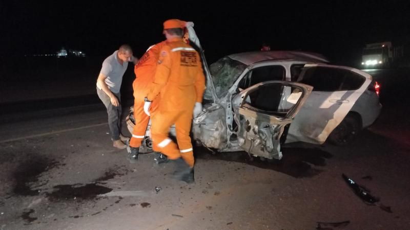 Grave acidente de trânsito na RO 010 envolvendo dois carros deixou feridos nessa noite em Rolim de Moura Grave acidente de trânsito na RO 010 envolvendo dois carros deixou feridos nessa noite em Rolim de Moura