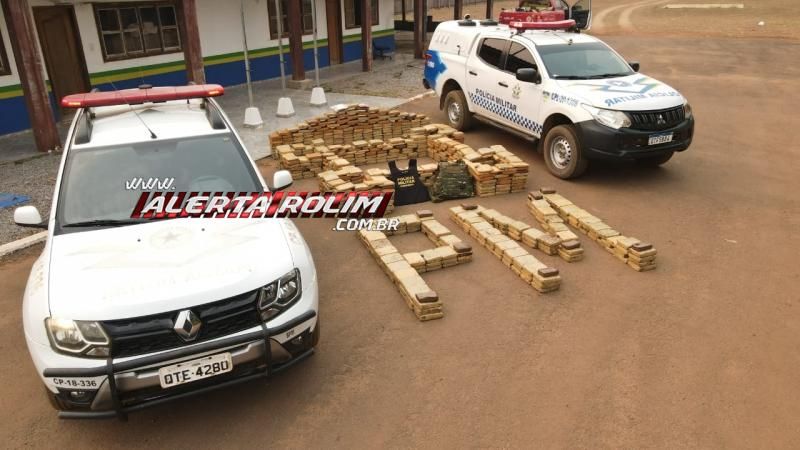 Polícia Militar apreendeu mais de 800 kg de maconha nessa quinta-feira, em Costa Marques Polícia Militar apreendeu mais de 800 kg de maconha nessa quinta-feira, em Costa Marques