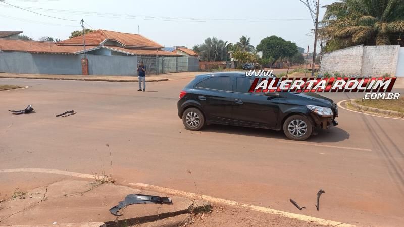 Terceiro acidente do dia foi colisão entre carro e moto, em Rolim de Moura Terceiro acidente do dia foi colisão entre carro e moto, em Rolim de Moura