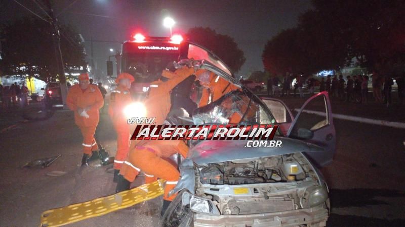 URGENTE – Grave acidente de trânsito foi registrado nessa noite no Centro de Rolim de Moura URGENTE – Grave acidente de trânsito foi registrado nessa noite no Centro de Rolim de Moura