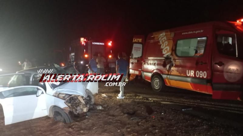 ATUALIZAÇÃO – Motorista morreu e criança ficou em estado grave após colisão frontal entre dois carros na RO 383, em Rolim de Moura ATUALIZAÇÃO – Motorista morreu e criança ficou em estado grave após colisão frontal entre dois carros na RO 383, em Rolim de Moura