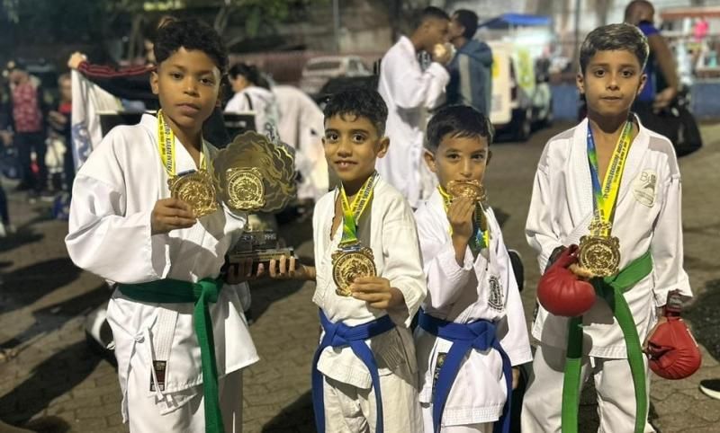 26 medalhas foram conquistadas pela Academia Pequeno Dragão de Rolim de Moura, no Campeonato Brasileiro Interestilos, em São Paulo 26 medalhas foram conquistadas pela Academia Pequeno Dragão de Rolim de Moura, no Campeonato Brasileiro Interestilos, em São Paulo
