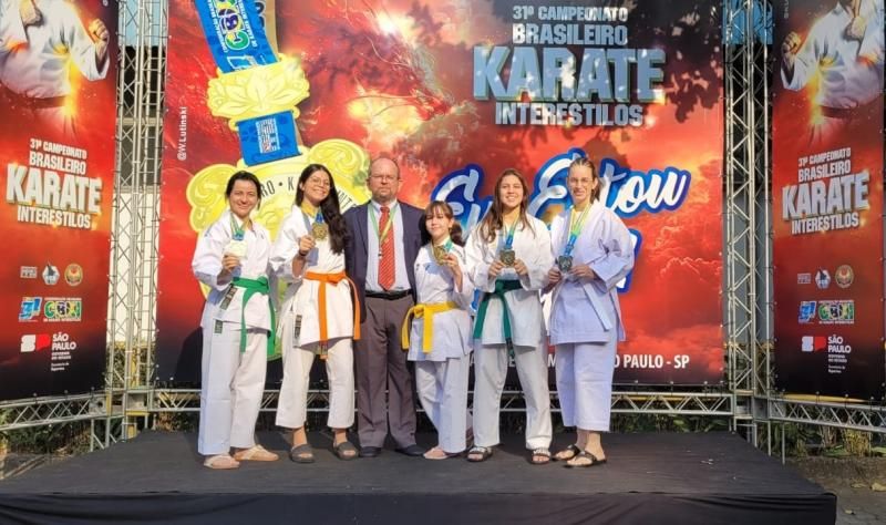 26 medalhas foram conquistadas pela Academia Pequeno Dragão de Rolim de Moura, no Campeonato Brasileiro Interestilos, em São Paulo 26 medalhas foram conquistadas pela Academia Pequeno Dragão de Rolim de Moura, no Campeonato Brasileiro Interestilos, em São Paulo