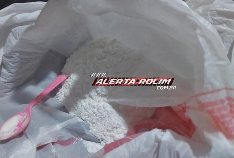 Dona de bar, apontada pela polícia como herdeira do tráfico de drogas em Alto Alegre dos Parecis foi presa pela PM Dona de bar, apontada pela polícia como herdeira do tráfico de drogas em Alto Alegre dos Parecis foi presa pela PM