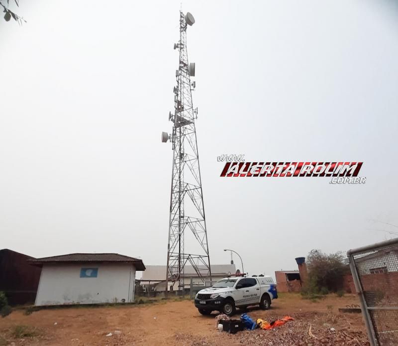 ATUALIZAÇÃO – Após mais de 6 horas de negociação, homem desceu da torre de telefonia em Novo Horizonte do Oeste ATUALIZAÇÃO – Após mais de 6 horas de negociação, homem desceu da torre de telefonia em Novo Horizonte do Oeste