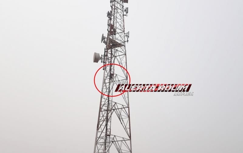 ATUALIZAÇÃO – Após mais de 6 horas de negociação, homem desceu da torre de telefonia em Novo Horizonte do Oeste ATUALIZAÇÃO – Após mais de 6 horas de negociação, homem desceu da torre de telefonia em Novo Horizonte do Oeste