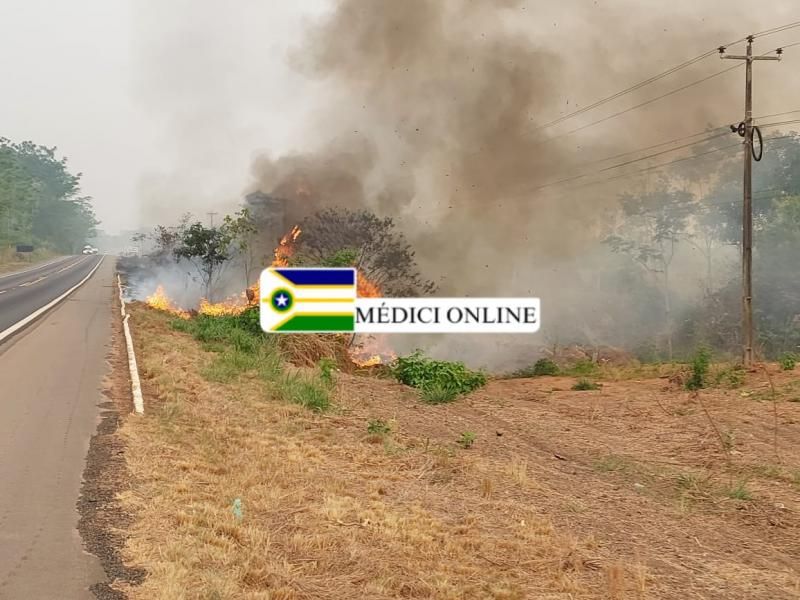 Homem foi detido por atear fogo em vegetação na BR 364, em Presidente Médici Homem foi detido por atear fogo em vegetação na BR 364, em Presidente Médici