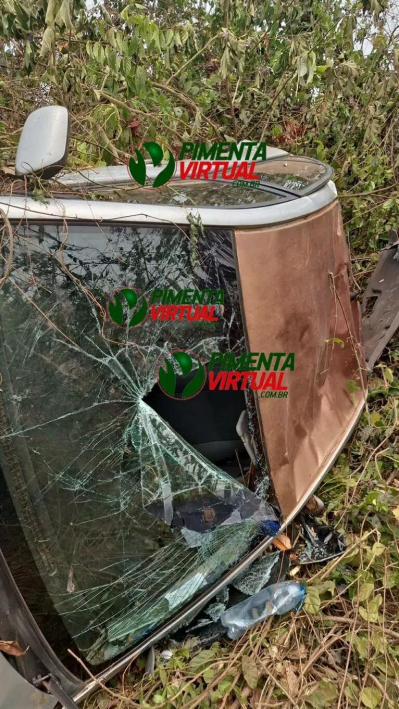 Passageira morreu após carro capotar na BR 364 entre Cacoal e Pimenta Bueno Passageira morreu após carro capotar na BR 364 entre Cacoal e Pimenta Bueno
