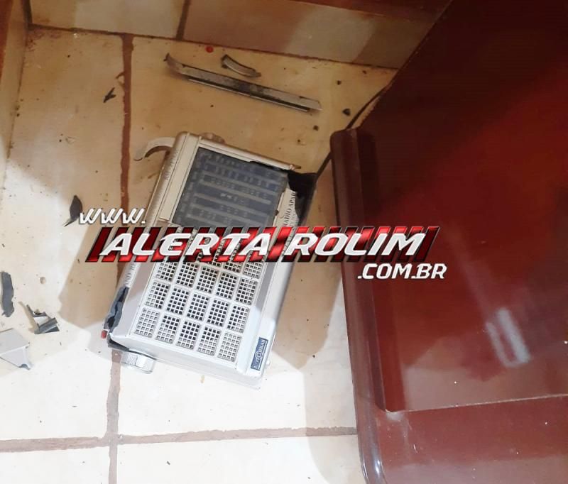 Residência no bairro Jardim Tropical foi alvo de tiros durante essa madrugada, em Rolim de Moura Residência no bairro Jardim Tropical foi alvo de tiros durante essa madrugada, em Rolim de Moura