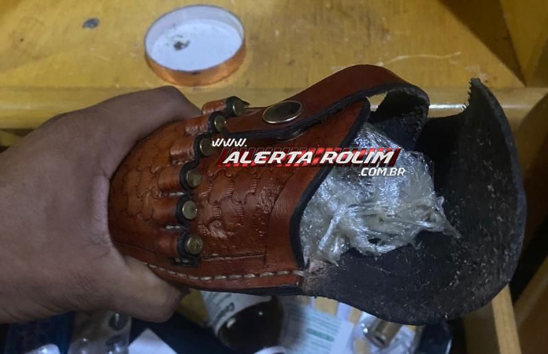VÍDEO - Três acusados de envolvimento com o crime de tráfico de drogas foram presos, durante trabalho em conjunto da Polícia Militar e Polícia Civil, em Rolim de Moura VÍDEO - Três acusados de envolvimento com o crime de tráfico de drogas foram presos, durante trabalho em conjunto da Polícia Militar e Polícia Civil, em Rolim de Moura