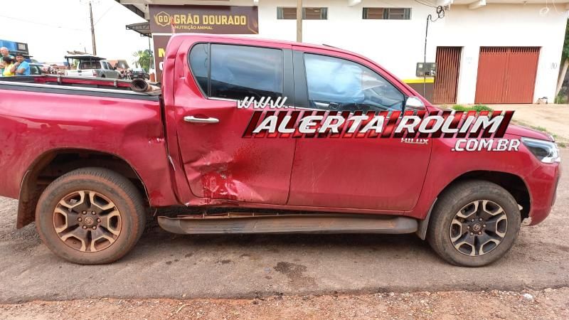 Acidente de trânsito envolvendo moto e caminhonete deixou um ferido nesta tarde, em Rolim de Moura Acidente de trânsito envolvendo moto e caminhonete deixou um ferido nesta tarde, em Rolim de Moura
