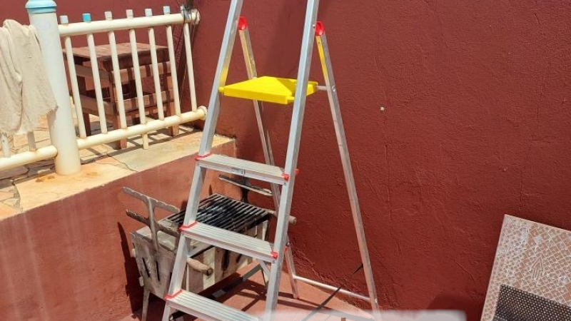 Criminosos invadem residência em Rolim de Moura, rendem casal e roubam objetos e caminhonete após amarrá-los e trancá-los no quarto Criminosos invadem residência em Rolim de Moura, rendem casal e roubam objetos e caminhonete após amarrá-los e trancá-los no quarto