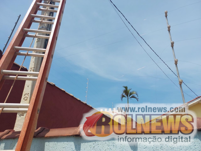 Criminosos invadem residência em Rolim de Moura, rendem casal e roubam objetos e caminhonete após amarrá-los e trancá-los no quarto Criminosos invadem residência em Rolim de Moura, rendem casal e roubam objetos e caminhonete após amarrá-los e trancá-los no quarto