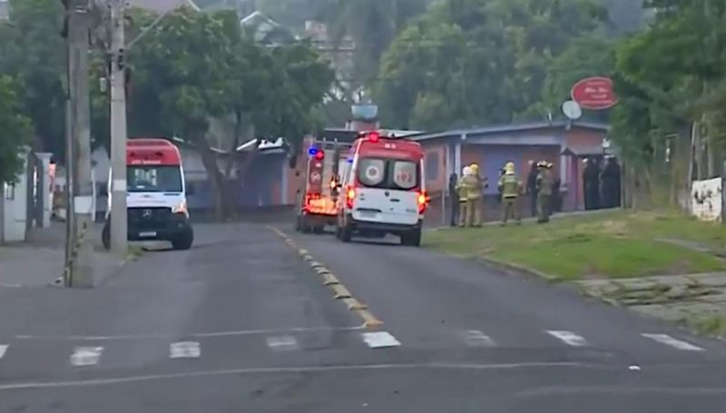 Homem mata a tiros pai, irmão e PM, deixa 9 feridos e é achado morto dentro de casa, diz polícia Homem mata a tiros pai, irmão e PM, deixa 9 feridos e é achado morto dentro de casa, diz polícia