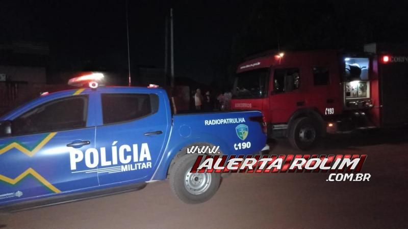 Incêndio em residência no Beira Rio foi registrado na noite de domingo, em Rolim de Moura - Vídeo Incêndio em residência no Beira Rio foi registrado na noite de domingo, em Rolim de Moura - Vídeo