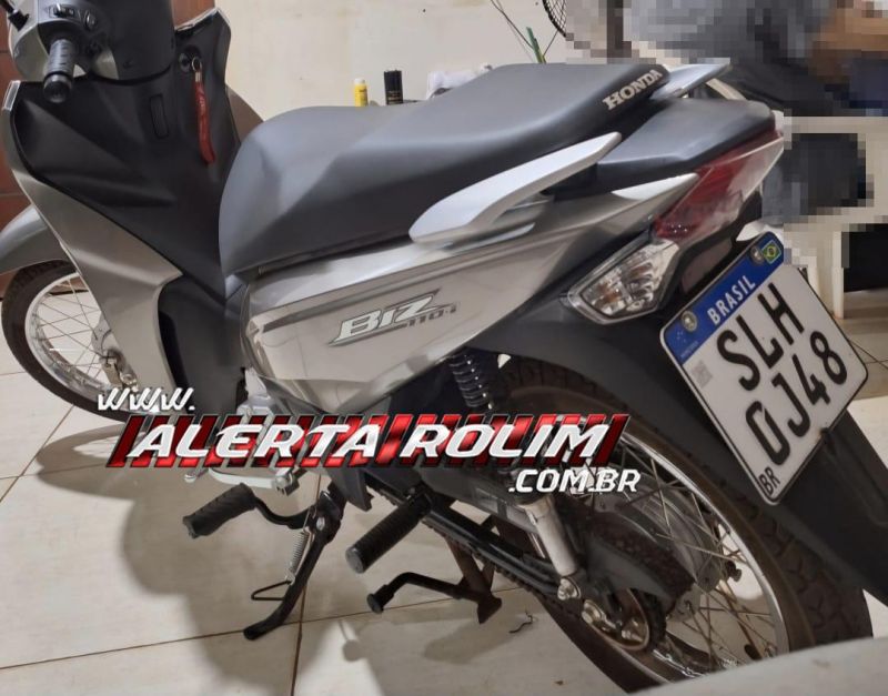 Mulher teve moto roubada por criminosos enquanto trafegava pelo bairro Cidade Alta, em Rolim de Moura Mulher teve moto roubada por criminosos enquanto trafegava pelo bairro Cidade Alta, em Rolim de Moura