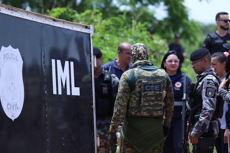 Quatro criminosos morreram durante confronto com a PM, após assalto em fazenda; quadrilha havia roubado quase 20 mil reais Quatro criminosos morreram durante confronto com a PM, após assalto em fazenda; quadrilha havia roubado quase 20 mil reais