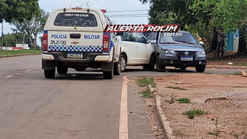 Segundo acidente de trânsito do dia envolvendo dois carros, em Rolim de Moura Segundo acidente de trânsito do dia envolvendo dois carros, em Rolim de Moura