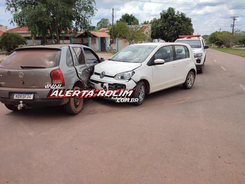 Segundo acidente de trânsito do dia envolvendo dois carros, em Rolim de Moura Segundo acidente de trânsito do dia envolvendo dois carros, em Rolim de Moura