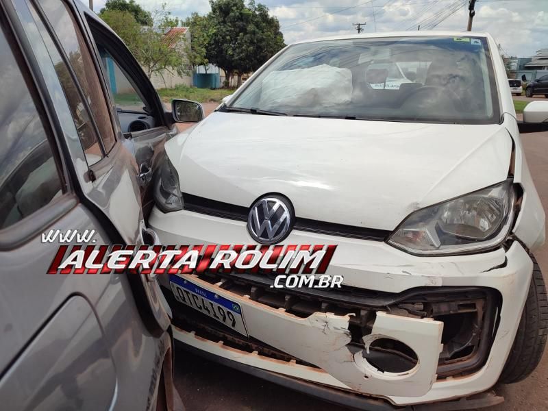 Segundo acidente de trânsito do dia envolvendo dois carros, em Rolim de Moura Segundo acidente de trânsito do dia envolvendo dois carros, em Rolim de Moura