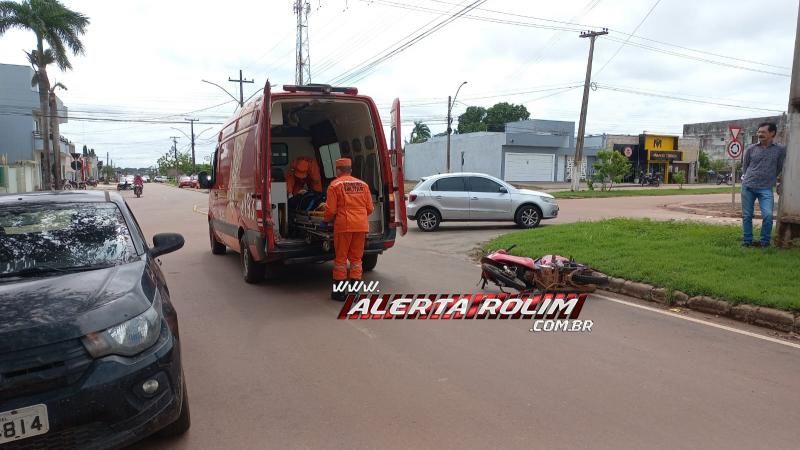 Acidente de trânsito em rotatória deixou duas pessoas feridas nesta manhã, em Rolim de Moura Acidente de trânsito em rotatória deixou duas pessoas feridas nesta manhã, em Rolim de Moura