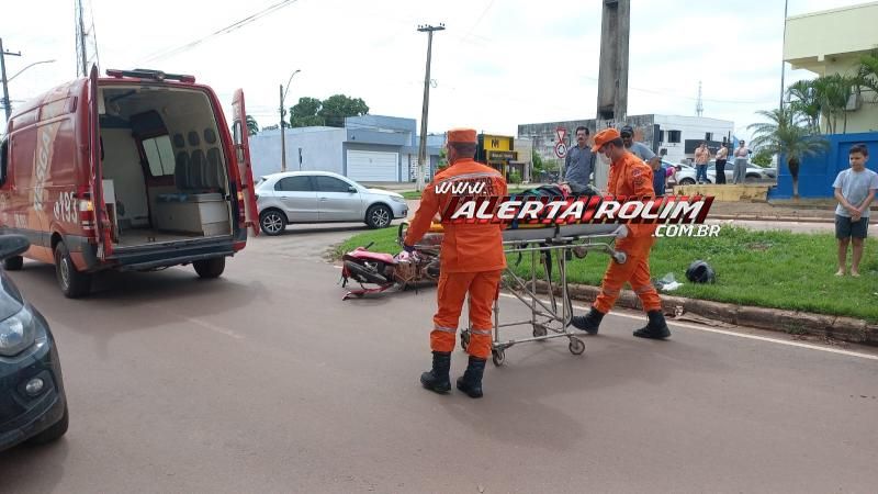 Acidente de trânsito em rotatória deixou duas pessoas feridas nesta manhã, em Rolim de Moura Acidente de trânsito em rotatória deixou duas pessoas feridas nesta manhã, em Rolim de Moura