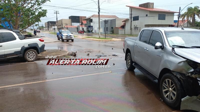 Acidente de trânsito envolvendo dois carros foi registrado nesta manhã, em Rolim de Moura Acidente de trânsito envolvendo dois carros foi registrado nesta manhã, em Rolim de Moura