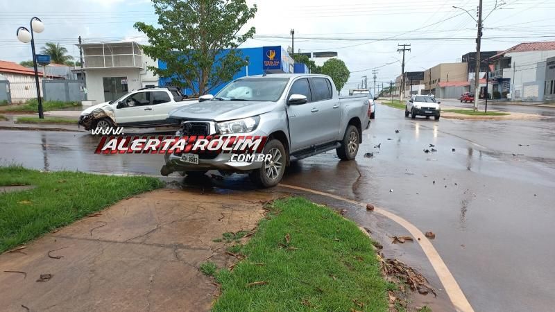 Acidente de trânsito envolvendo dois carros foi registrado nesta manhã, em Rolim de Moura Acidente de trânsito envolvendo dois carros foi registrado nesta manhã, em Rolim de Moura