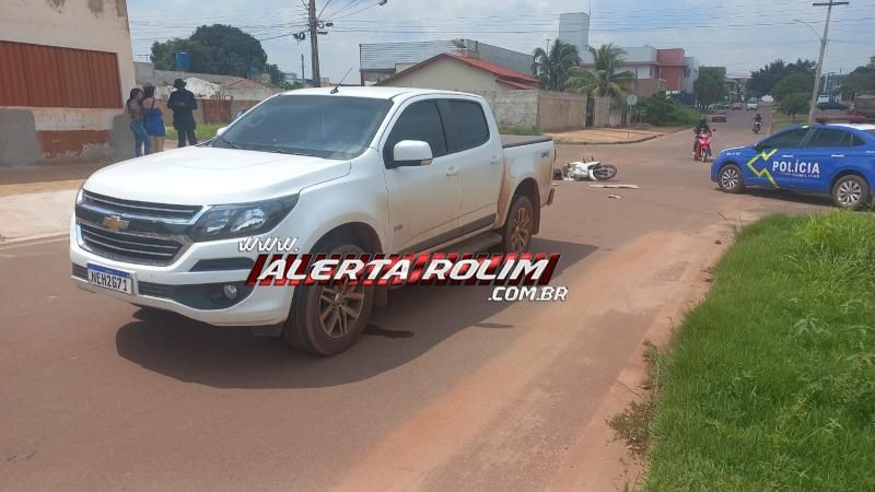Acidente de trânsito envolvendo moto e caminhonete deixou mulher ferida, em Rolim de Moura Acidente de trânsito envolvendo moto e caminhonete deixou mulher ferida, em Rolim de Moura