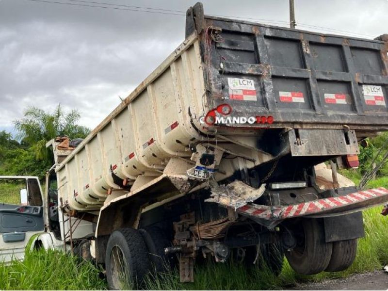 Acidente entre Carreta e Caçamba no Anel Viário de Ji- Paraná: Condutor Fica Ferido Acidente entre Carreta e Caçamba no Anel Viário de Ji- Paraná: Condutor Fica Ferido