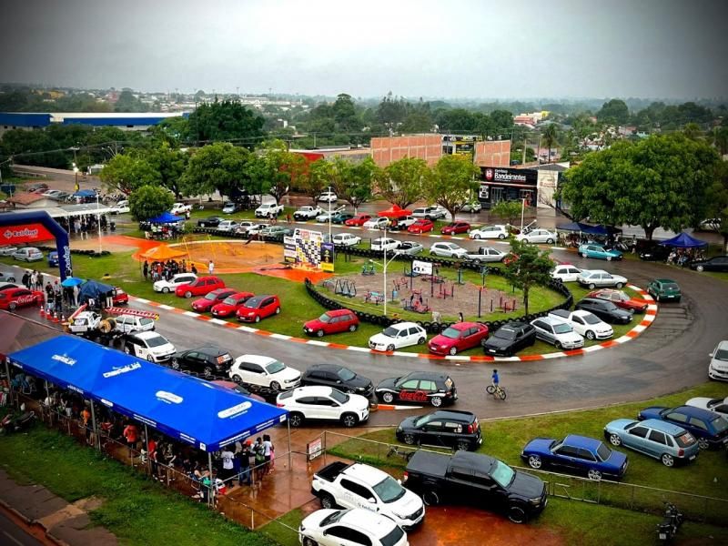 Aconteceu em Rolim de Moura o 8º Campeonato Rondoniense de Exposição de Carros Rebaixados, Antigos, Off-Road e Motos Aconteceu em Rolim de Moura o 8º Campeonato Rondoniense de Exposição de Carros Rebaixados, Antigos, Off-Road e Motos