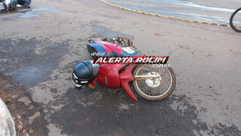 Colisão entre duas motos foi registrada em rotatória nesta manhã, em Rolim de Moura Colisão entre duas motos foi registrada em rotatória nesta manhã, em Rolim de Moura