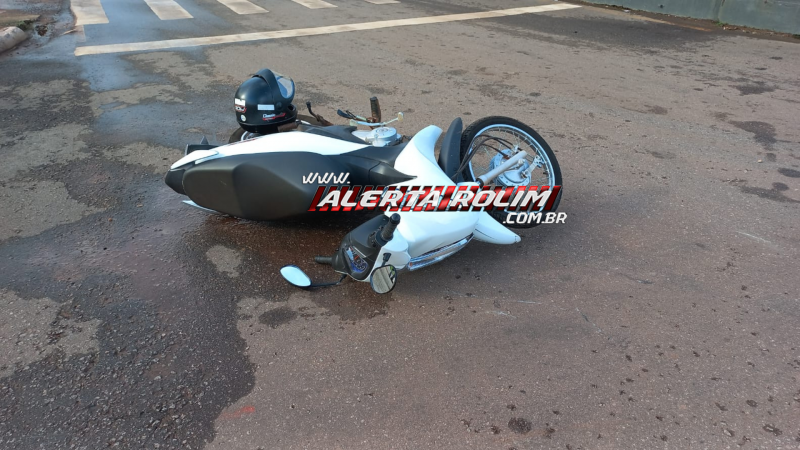 Colisão entre duas motos foi registrada em rotatória nesta manhã, em Rolim de Moura Colisão entre duas motos foi registrada em rotatória nesta manhã, em Rolim de Moura