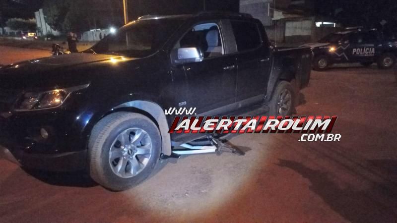 Dois adolescentes foram socorridos após terem bicicleta atingida por caminhonete no bairro Planalto, em Rolim de Moura Dois adolescentes foram socorridos após terem bicicleta atingida por caminhonete no bairro Planalto, em Rolim de Moura