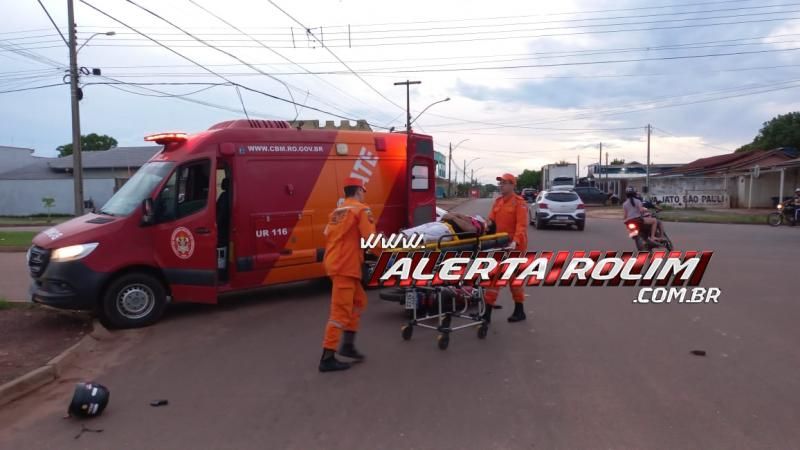 No segundo acidente registrado neste sábado, motociclista foi socorrido com fratura após colisão com carro no Beira Rio, em Rolim de Moura No segundo acidente registrado neste sábado, motociclista foi socorrido com fratura após colisão com carro no Beira Rio, em Rolim de Moura